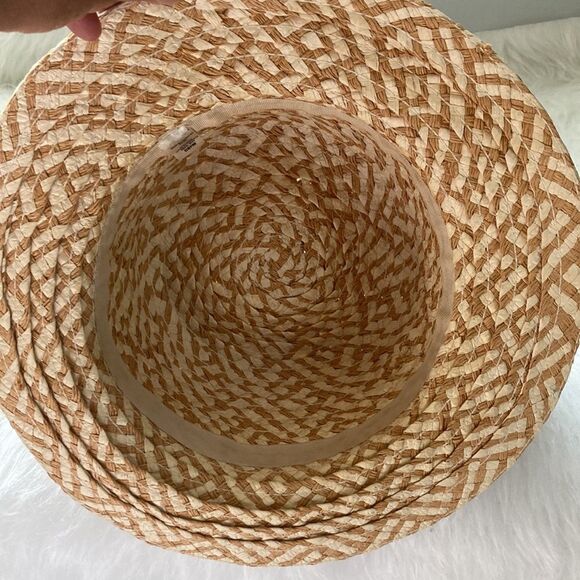 Brim Straw Hat with flower on side - Picture 10 of 10